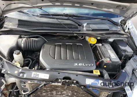 2014 Chrysler Town & Country Touring z USA, uszkodzony, nr VIN 2C4RC1BG5ER158765